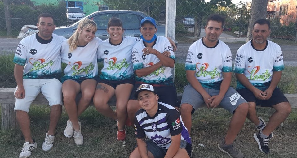 Militantes  acompañaron un torneo solidario de fútbol femenino   