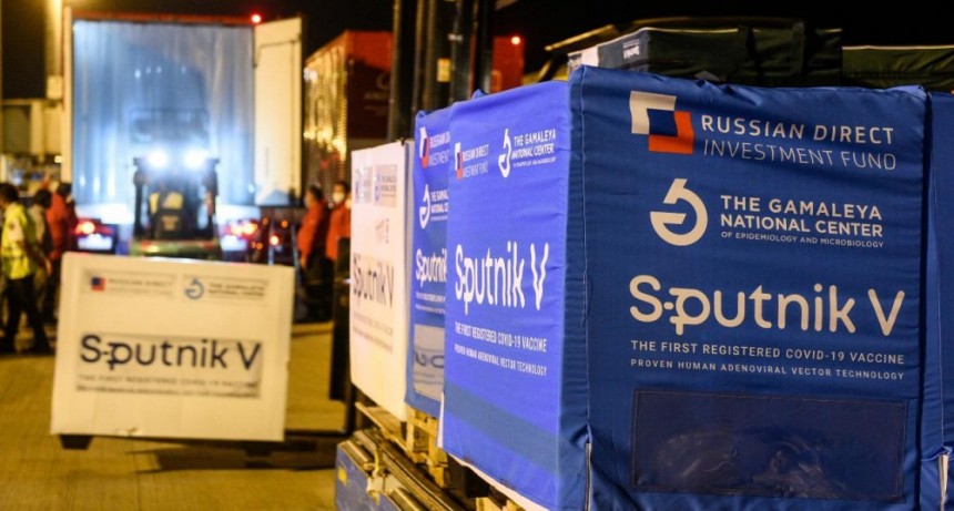 Coronavirus: Arrib&oacute; el primer avi&oacute;n de Aerol&iacute;neas Argentinas con 517.500 dosis de la vacuna Sputnik V