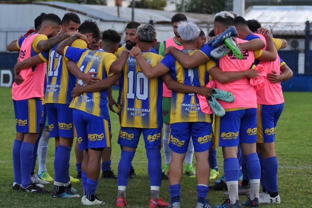 Francisco Carnero : debo desmentir las versiones del alejamiento del Entrenador