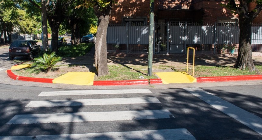 El Municipio realizó la demarcación vial de la avenida Varela