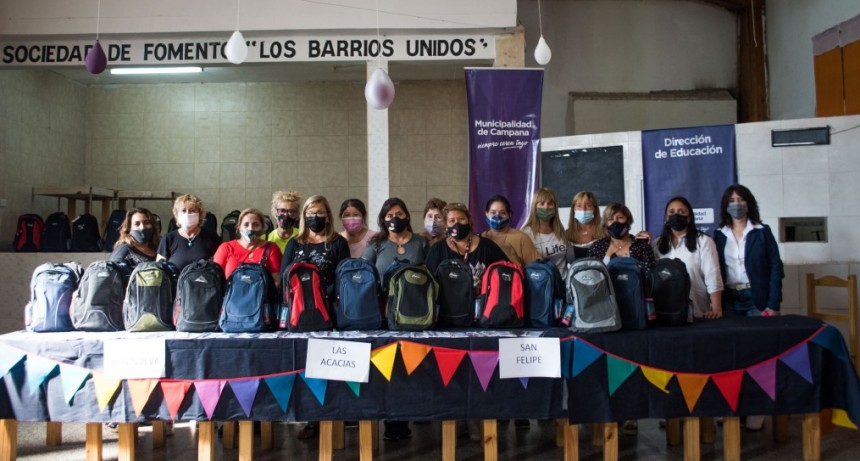 Cientos de chicos campanenses recibieron mochila y útiles escolares previo al inicio del ciclo lectivo