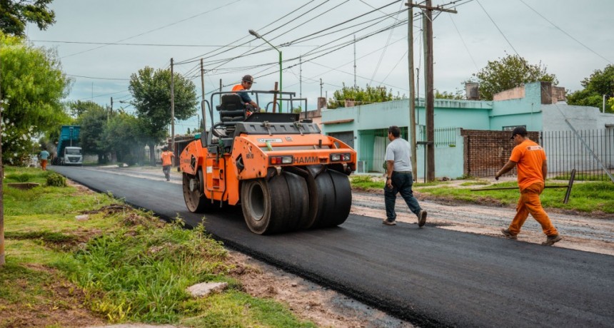 Villanueva: el Municipio comenzó a asfaltar las calles Castilla y Castelli