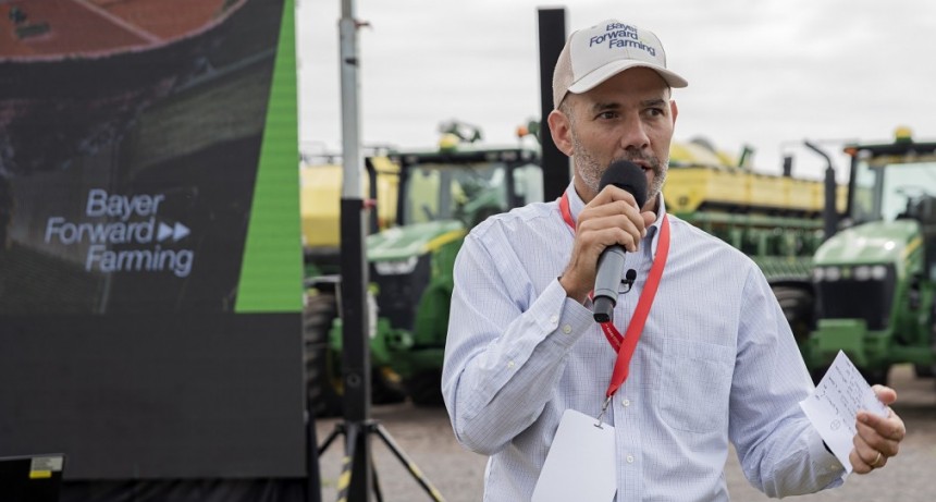 Más de 80 productores de 20 países visitaron el Bayer FowardFarming en la localidad de Pergamino