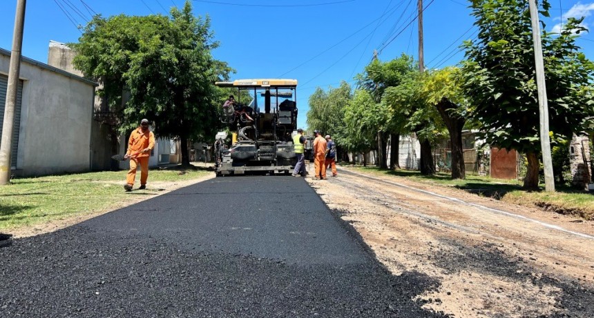 Barrio Villanueva: la obra de asfalto ahora avanza por la calle Castelli