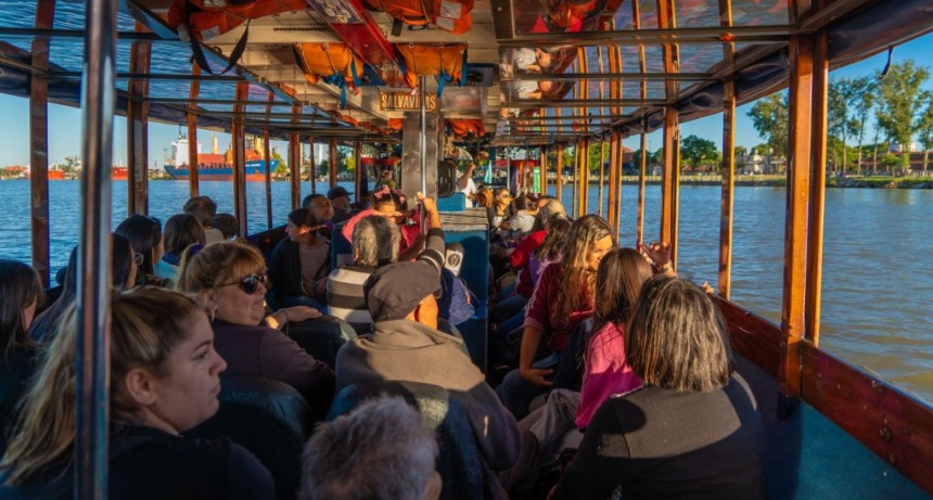 Más vecinos disfrutaron del delta con paseos gratuitos en lancha