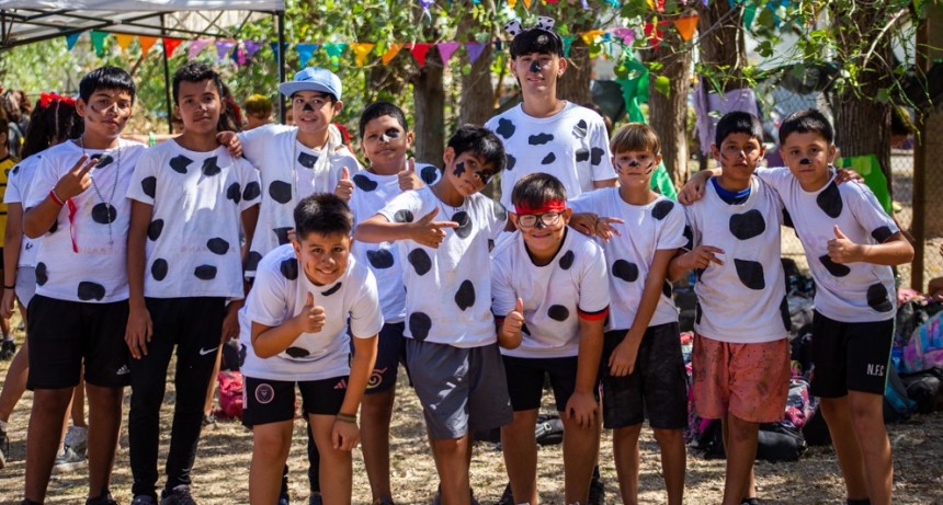 A puro baile y fiesta se despidió la Colonia Municipal de Verano