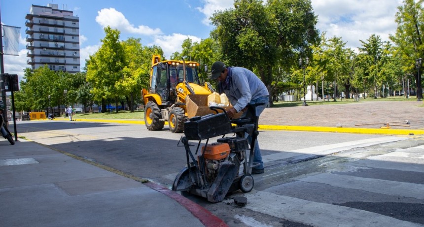 Plaza Eduardo Costa: la puesta en valor continúa con la colocación de reductores de velocidad 
