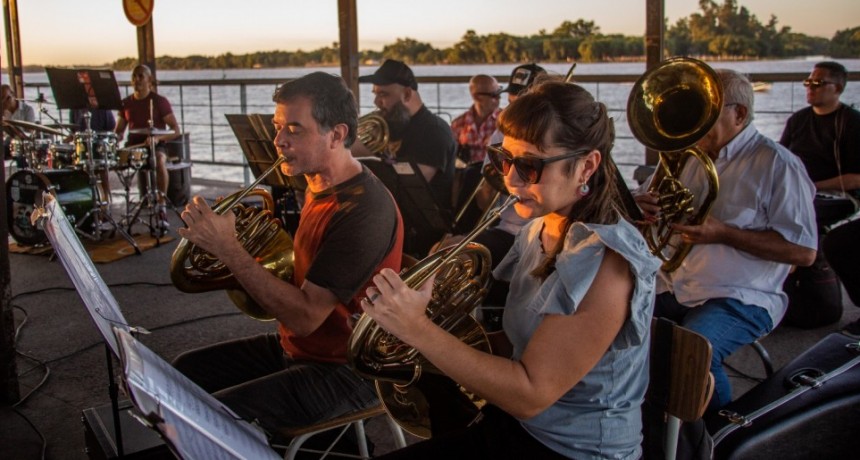 Música y atardecer: un ensayo abierto que llenó de magia la Costanera
