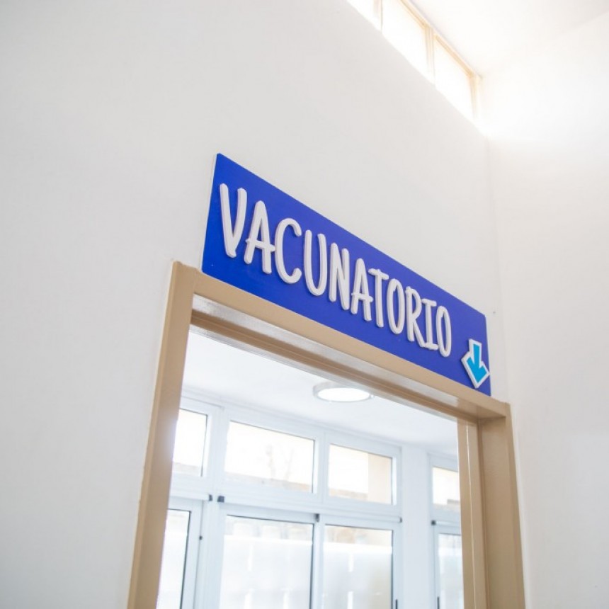 En la previa al inicio de clases, este sábado se amplía el horario de los vacunatorios