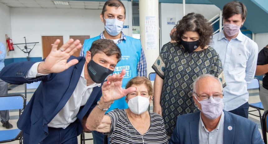   BUENOS AIRES VACUNATE :  Kicillof y Vizzotti visitaron un operativo de vacunaci&oacute;n en Jos&eacute; C. Paz