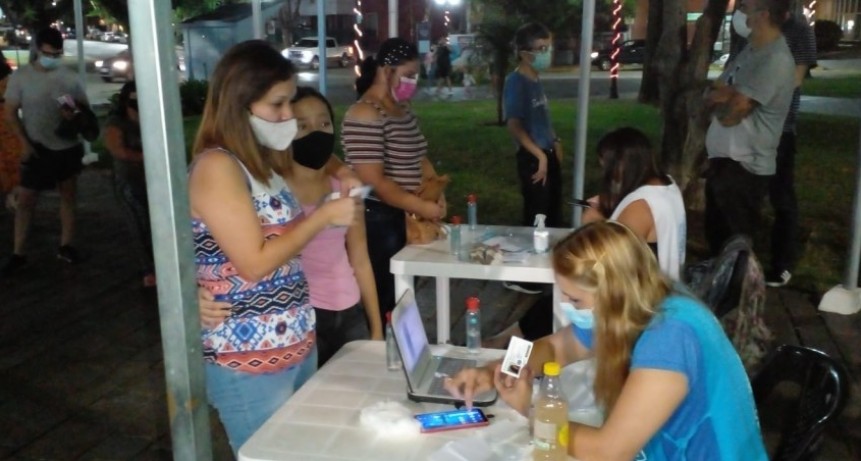 Exitosa noche de las vacunas en Campana