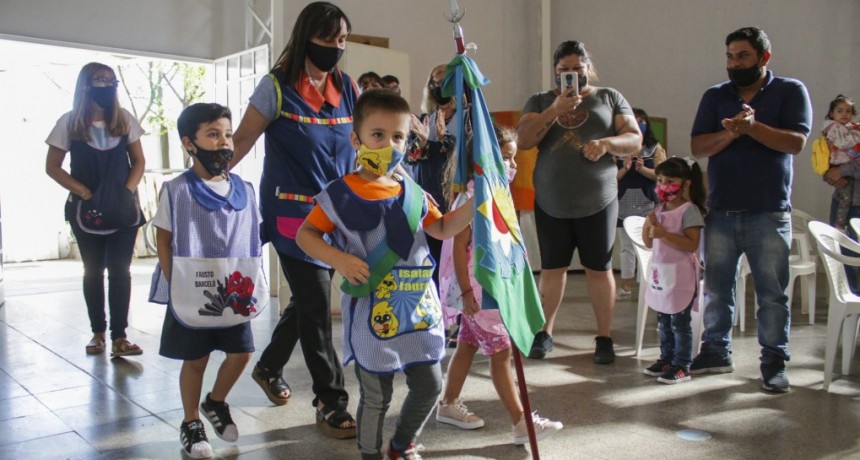 El Intendente acompañó el acto de inicio del ciclo escolar 2022