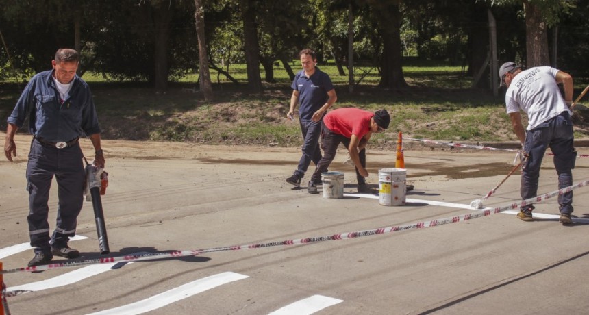 El Municipio realizó trabajos de demarcación vial en Los Pioneros 