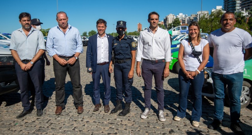 SEGURIDAD : Kicillof encabezó la puesta en funcionamiento de 14 patrulleros en San Nicolás 