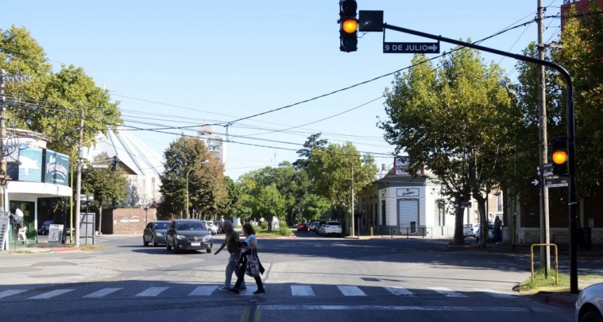 9 de Julio y Belgrano: piden circular con precaución por semáforo fuera de servicio