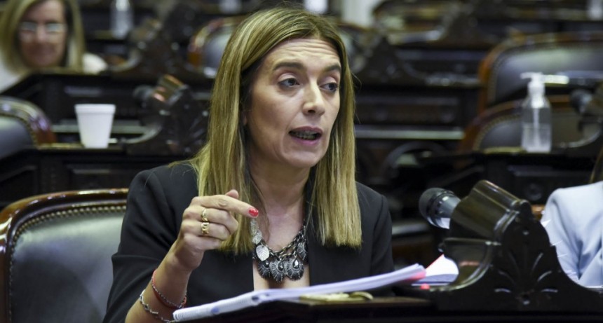 Danya Tavela: La promoción automática atenta contra el derecho a aprender