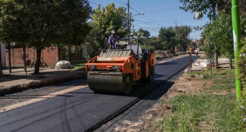 En Las Campanas, se comenzó a reasfaltar la calle Demarco