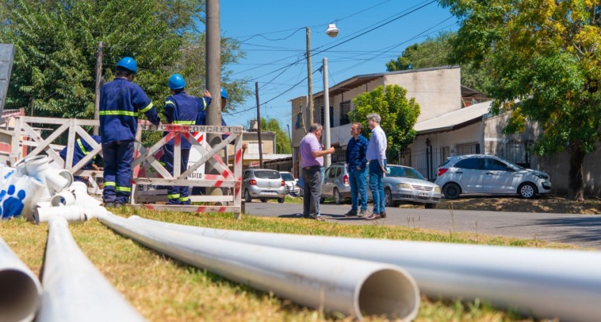 Cloacas: el Municipio inició el tendido de la red domiciliaria en los barrios La Esperanza y La Argentina