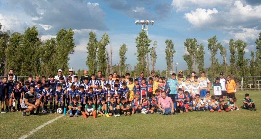 El intendente Abella acompañó el inicio del Torneo de Verano de fútbol infantil