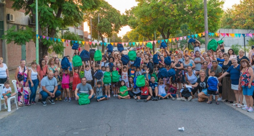 Con la entrega mochilas y útiles escolares, el Municipio sigue acompañando a los alumnos
