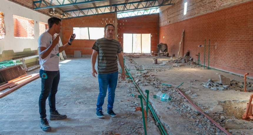 Abella supervisó el avance de obra del nuevo CAPS de Las Campanas