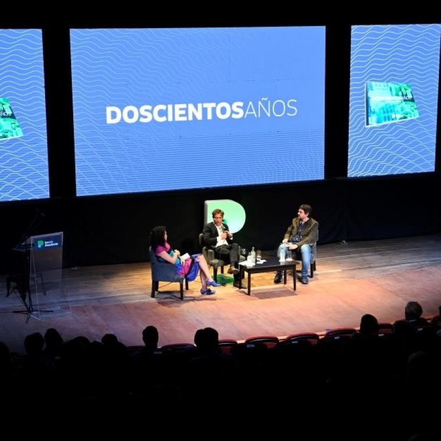 AXEL KICILLOF Y FELIPE PIGNA DIALOGARON SOBRE EL BICENTENARIO DE BANCO PROVINCIA 