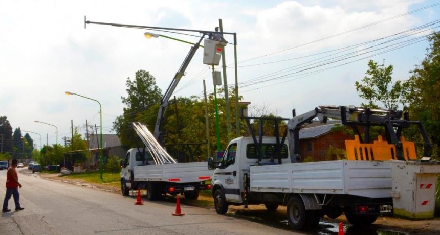 El Municipio avanza con la colocación de extensores para mejorar el alcance de las cámaras del CIMoPU   