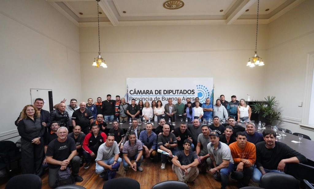 LEGISLADORES PROVINCIALES PRESENTAN UN PROYECTO DE LEY PARA GARANTIZAR LA SEGURIDAD EN LOS PUERTOS Y LA ESTABILIDAD LABORAL DE LOS SERENOS DE BUQUES