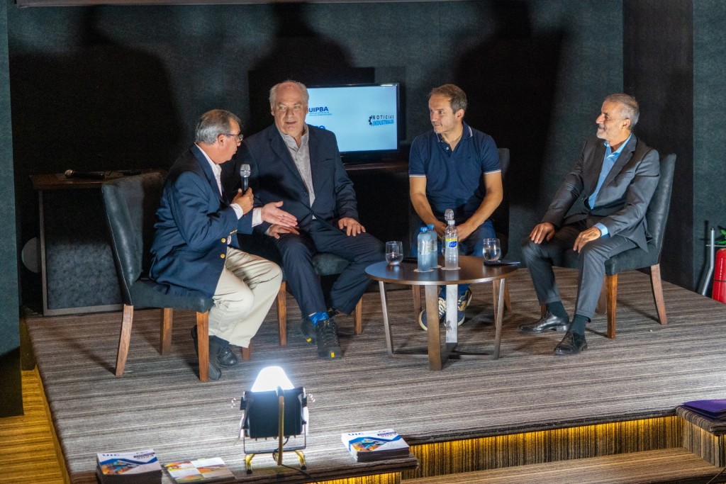 Abella acompañó la 10° cumbre industrial