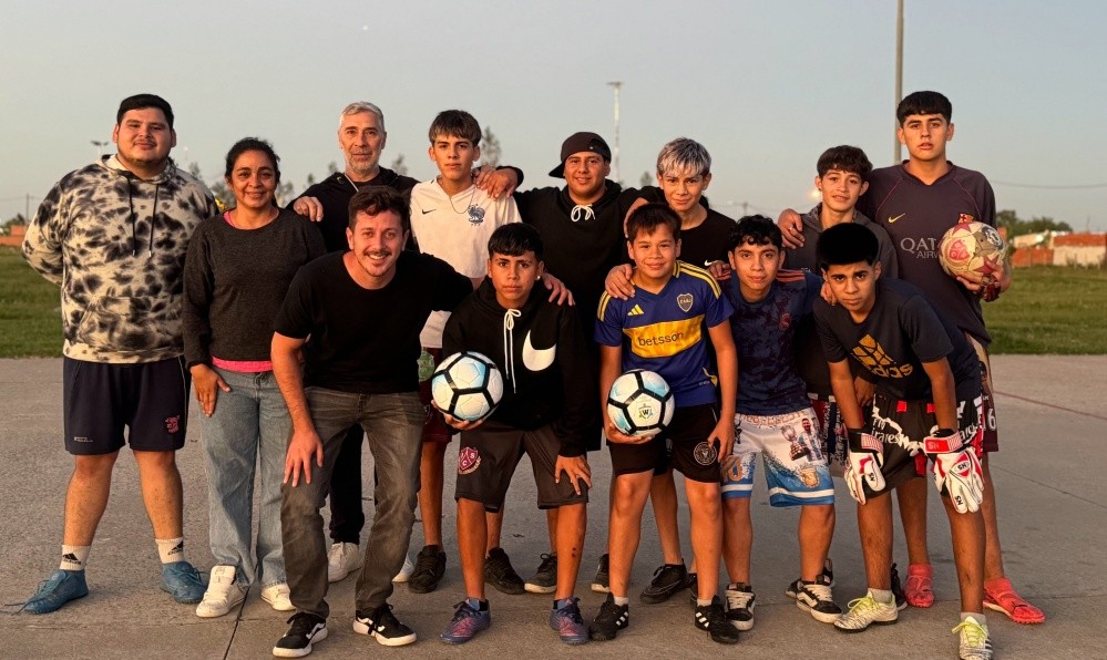 Concejal impulsa el deporte barrial con donación para inferiores del Club San Cayetano