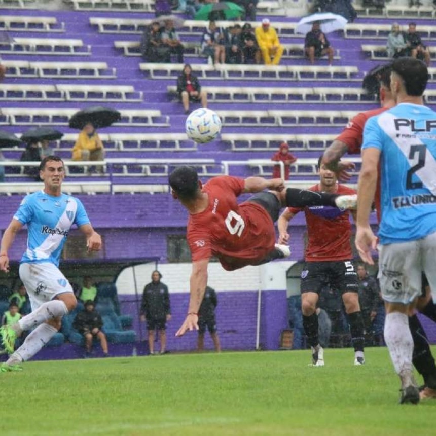 Villa Dálmine ganó su primer partido frente al puntero