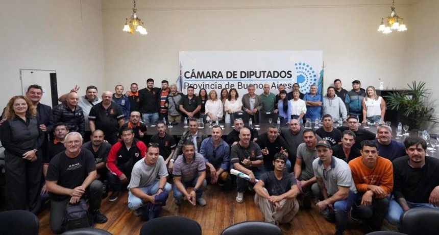 LEGISLADORES PROVINCIALES PRESENTAN UN PROYECTO DE LEY PARA GARANTIZAR LA SEGURIDAD EN LOS PUERTOS Y LA ESTABILIDAD LABORAL DE LOS SERENOS DE BUQUES