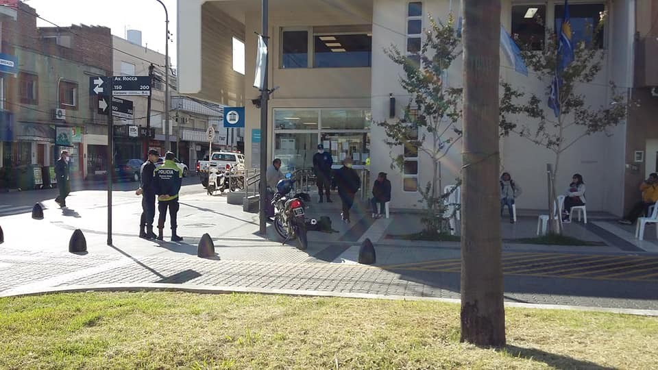 Pago a Jubilados Dia 5 :  dia ordenado en la Avenida Rocca con tránsito restringido