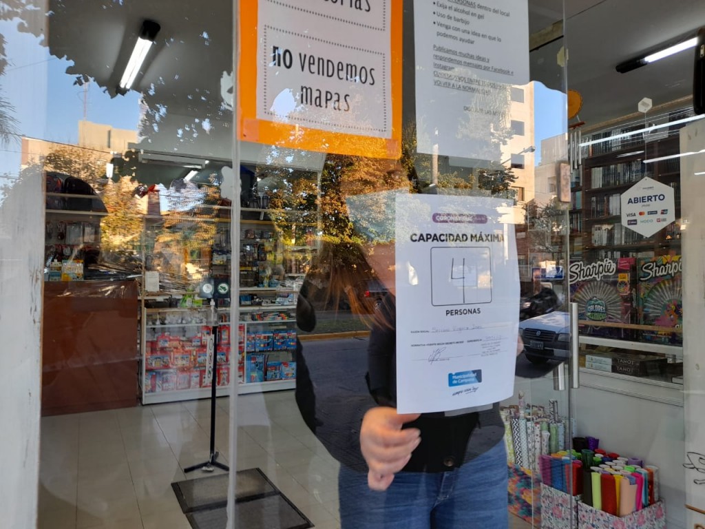 Notifican a comercios sobre el máximo de personas permitidas en sus locales 