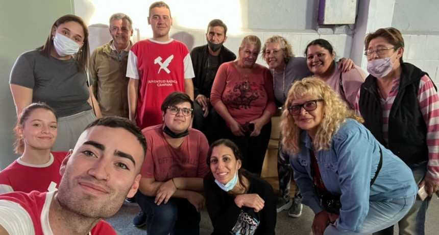FESTEJAMOS LAS PASCUAS CON LOS CHICOS Y SUS PADRES