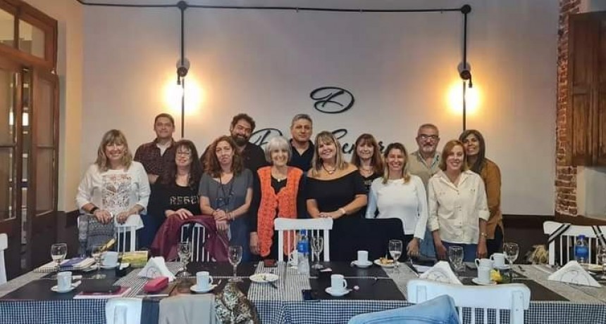 La SADE organizó un café literario para celebrar el día Internacional del libro
