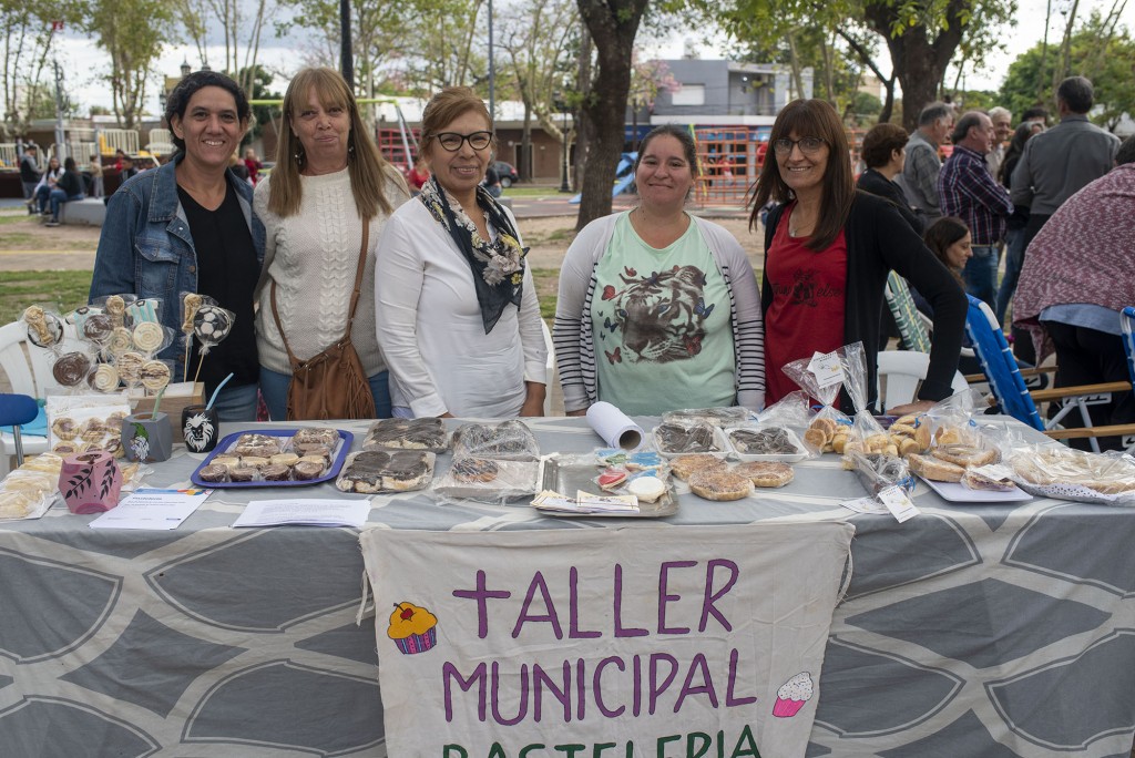 Más de 1.000 vecinos disfrutaron del deporte y la cultura campanense en la Plaza Italia