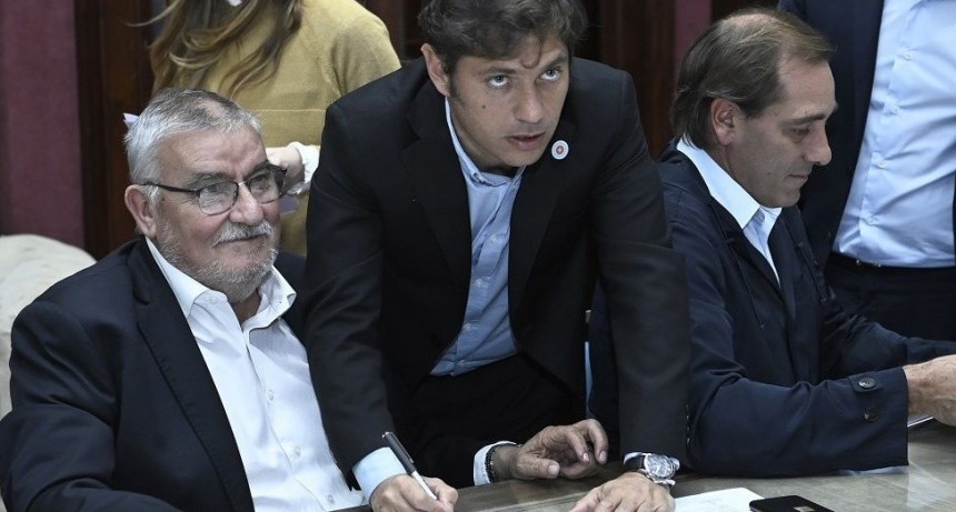 “Hay 38 cuadras que la Provincia quiere pavimentar y el Intendente no pone la firma”