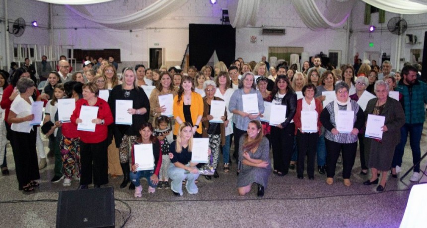 300 personas se reunieron en un ameno homenaje de Soledad Alonso a vecinas de la ciudad