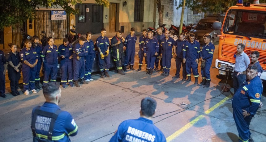 Abella acompañó una capacitación del cuerpo de Bomberos Voluntarios 