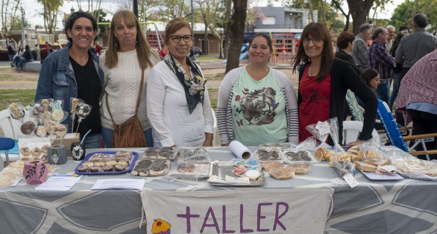 Más de 1.000 vecinos disfrutaron del deporte y la cultura campanense en la Plaza Italia