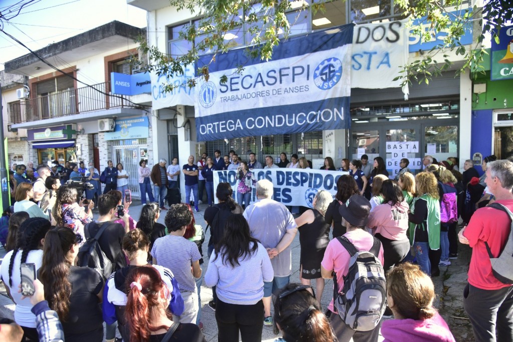 Jornada de Solidaridad con Trabajadores de ANSES Frente a Despidos Masivos