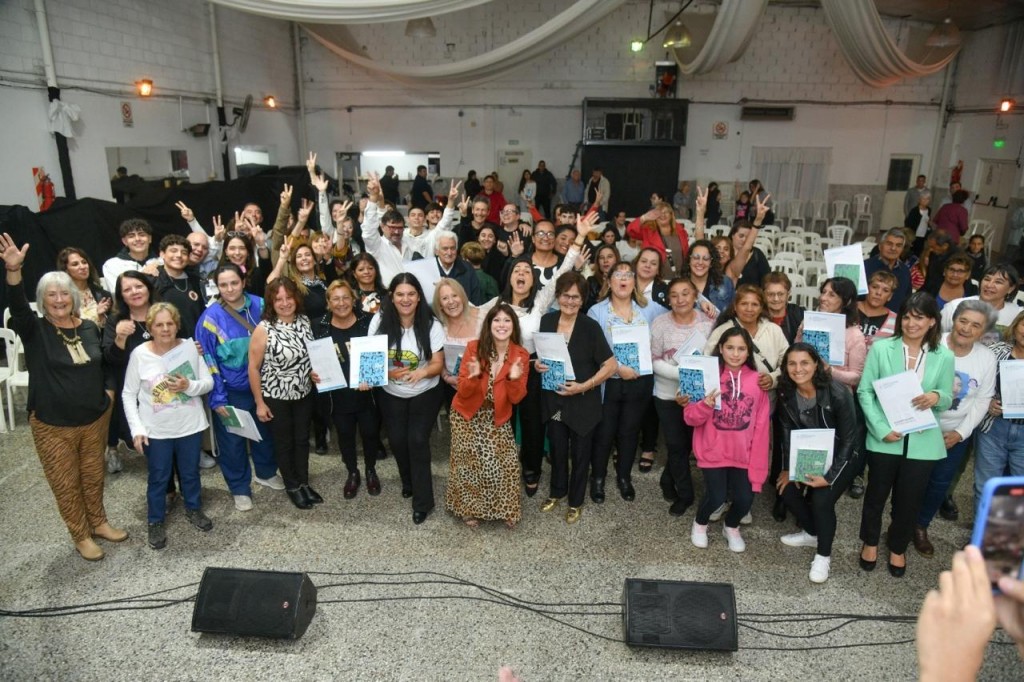 Emotiva entrega de reconocimientos a mujeres que han marcado huellas en la comunidad