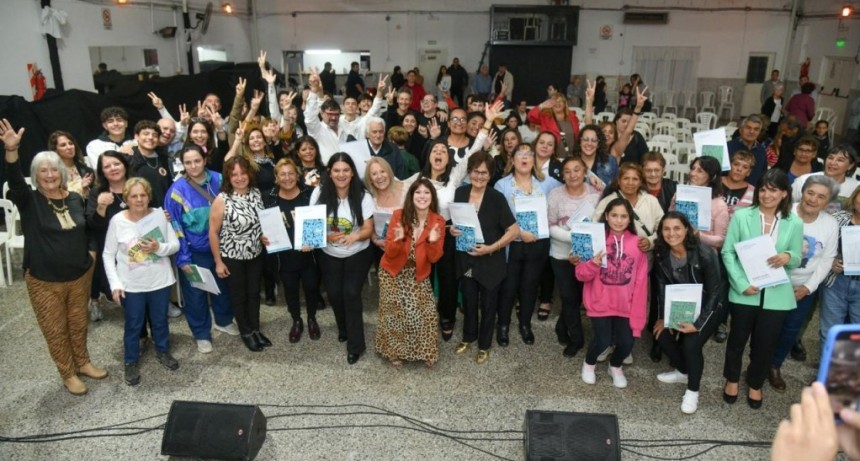 Emotiva entrega de reconocimientos a mujeres que han marcado huellas en la comunidad