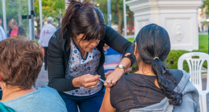 Este jueves, los vecinos podrán vacunarse contra el Covid, Gripe y Tétanos en la plaza Eduardo Costa