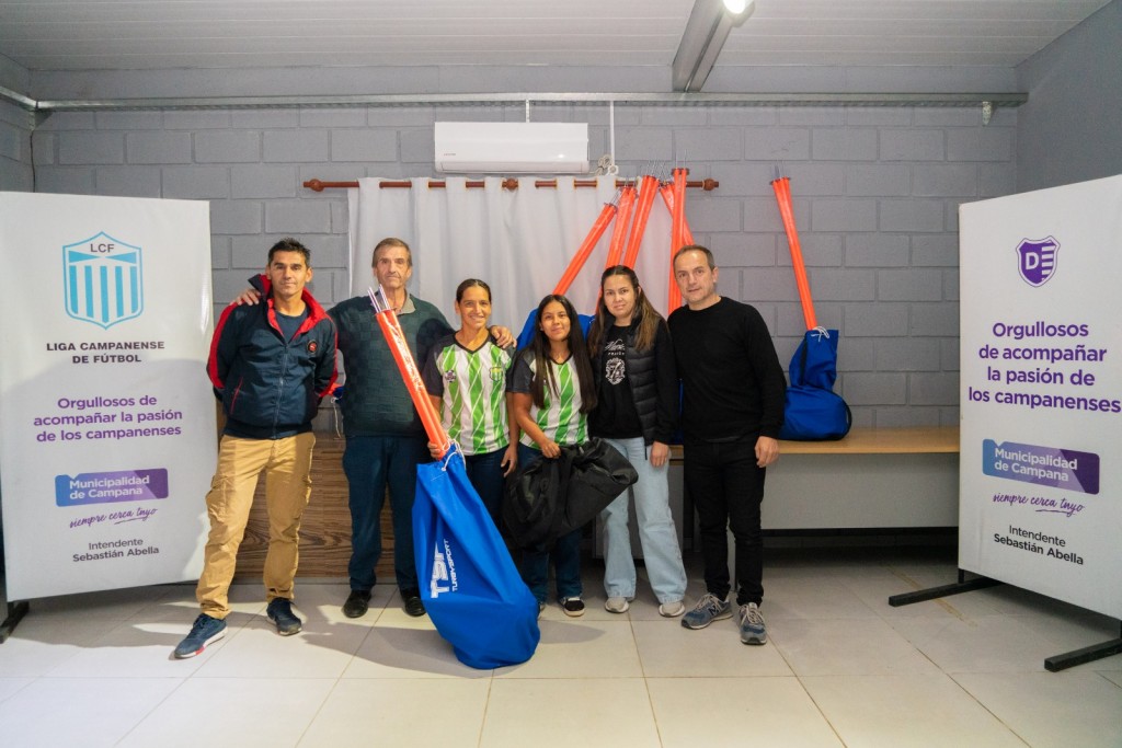 Abella entregó materiales deportivos a equipos femeninos de la Liga Campanense