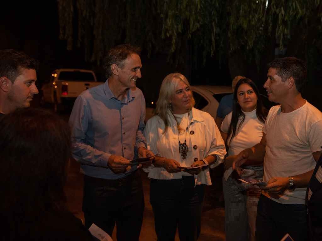 El Ministro Katopodis visitó el barrio Las Acacias para informar el reinicio de las obras en la Av. Alfonsin