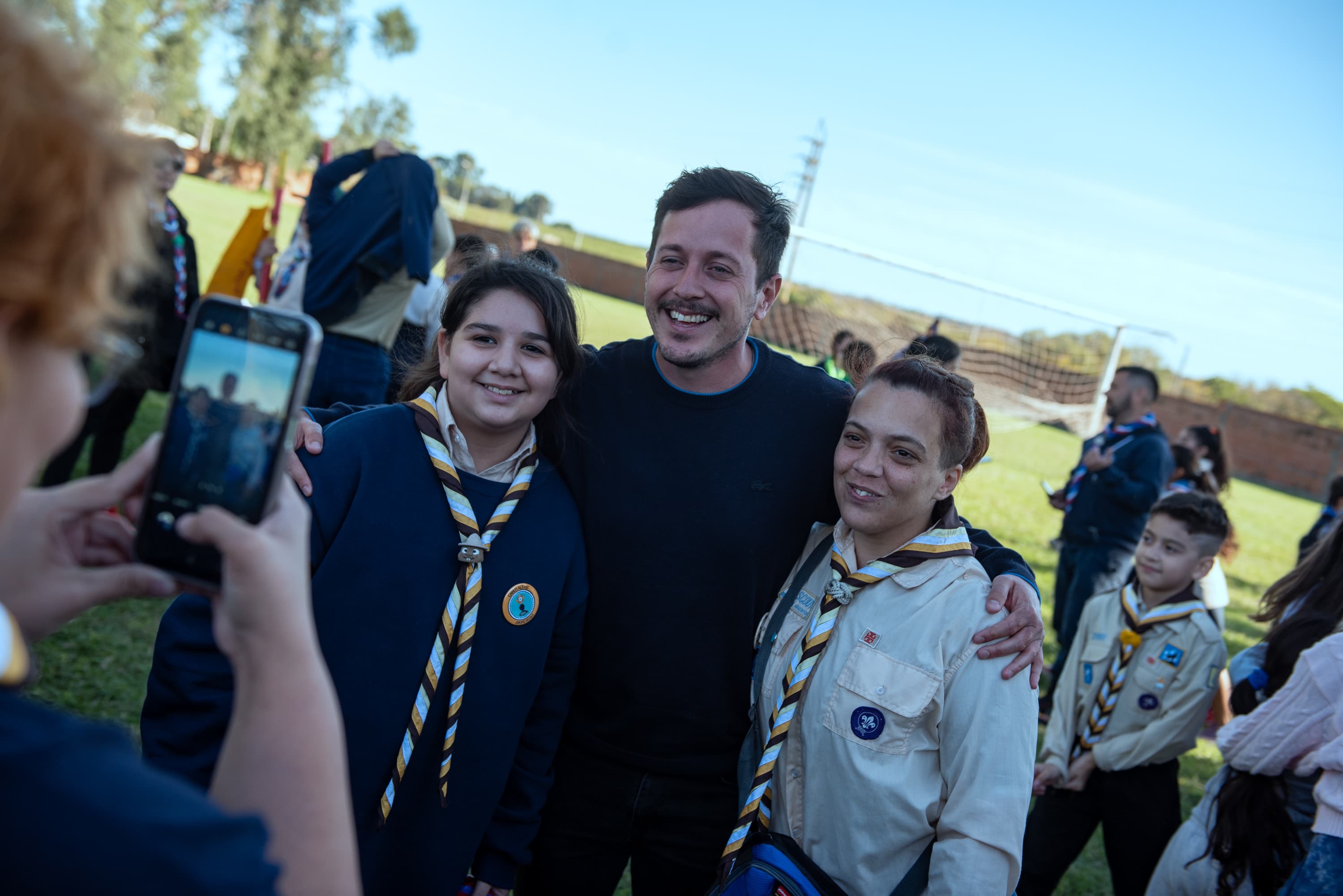 Alejo Sarna acompañó la inauguración del Grupo Scout 'Carlo Acutis' con una importante donación