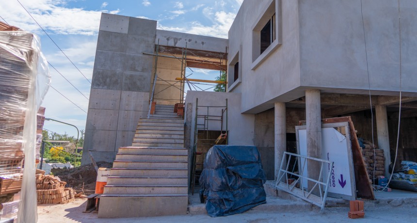 Abella visitó el avance de la obra de reconstrucción de la Casa de los Costa