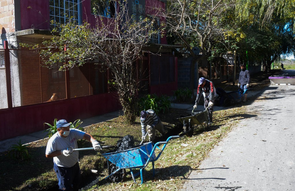 LOS TRABAJOS DE MEJORAS EN LOS BARRIOS NO SE DETIENEN